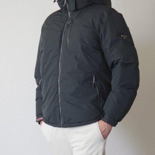 프라다 후드 집업 경량패딩
